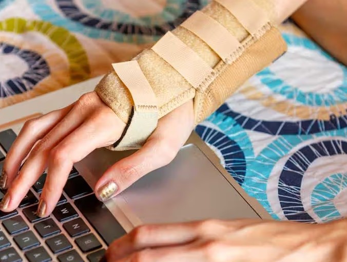 هل يمكن أن تغير دعامة راحة اليد الطريقة التي يتعامل بها الناس مع آلام أعصاب المعصم؟