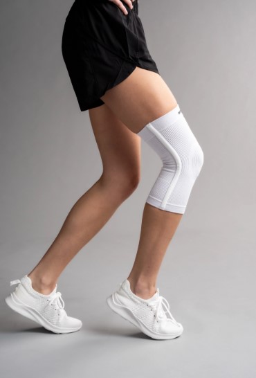 هل يمكن أن يؤثر مصنع دعامة الركبة على كيفية تعافي الأشخاص والحفاظ على نشاطهم؟